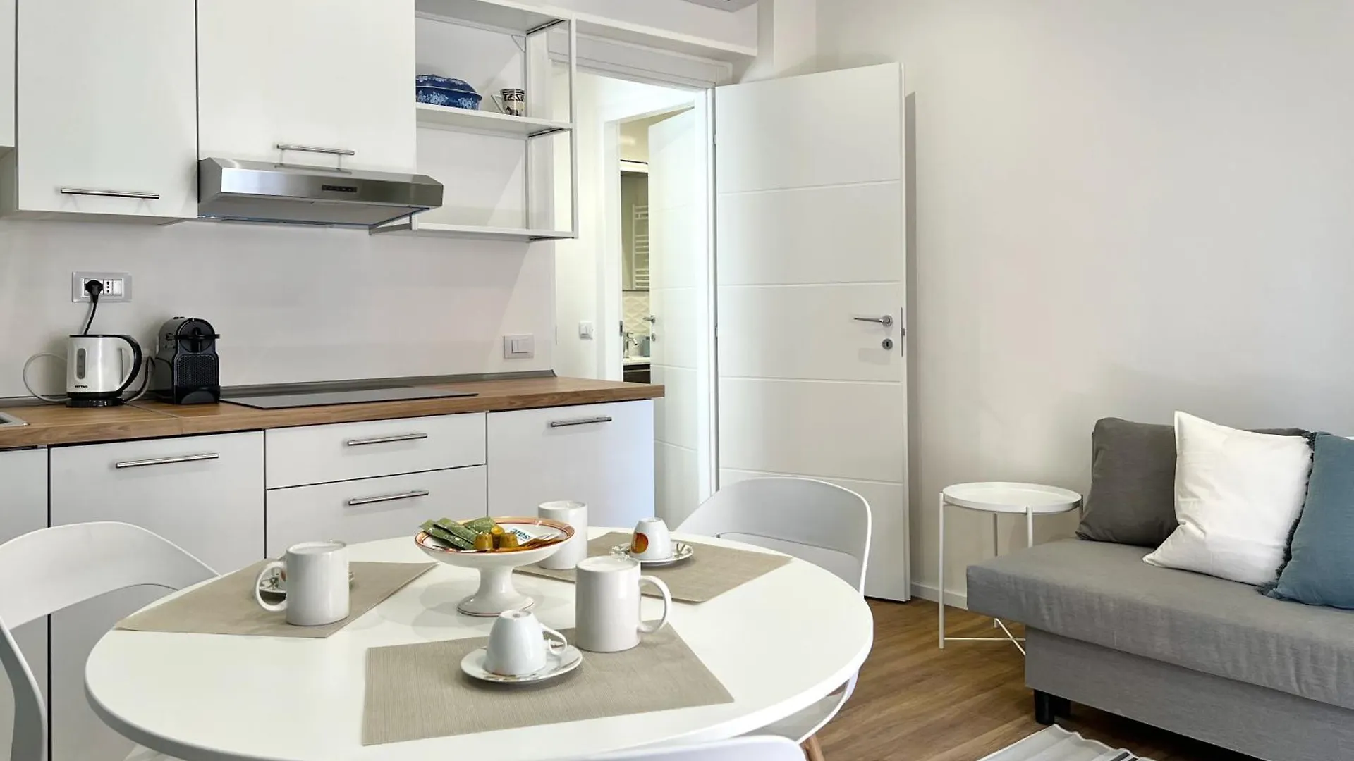 Blue Apartment - Airport 8 Min - Ac - Smart Tv Genua Italien