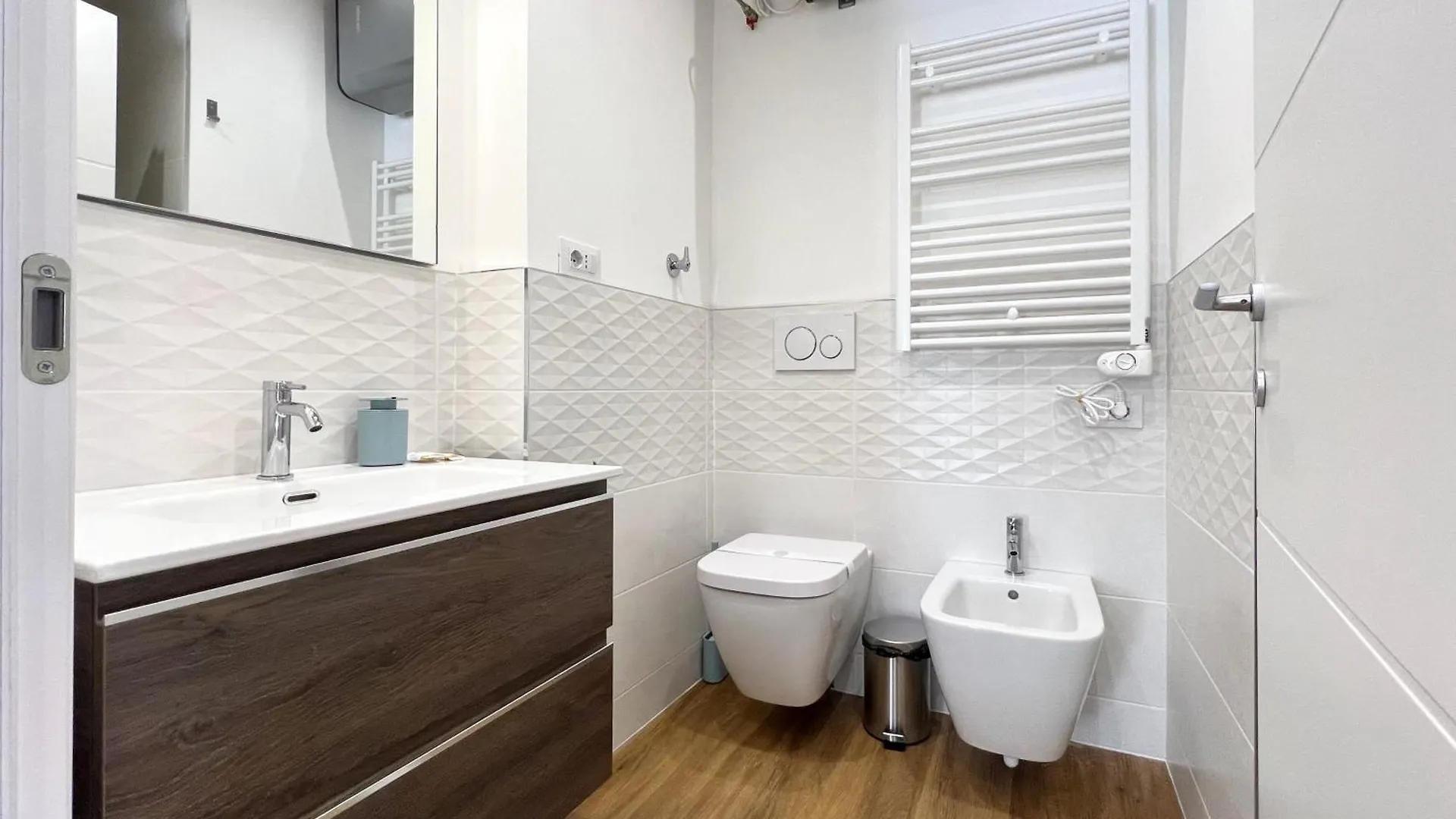 Blue Apartment - Airport 8 Min - Ac - Smart Tv 热那亚 0*,  意大利